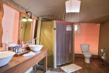 Elephant Bedroom Camp Archers Post Exteriör bild